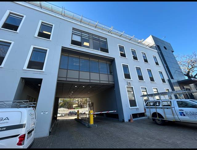 415M² BUILDING TO LET IN NEWLANDS